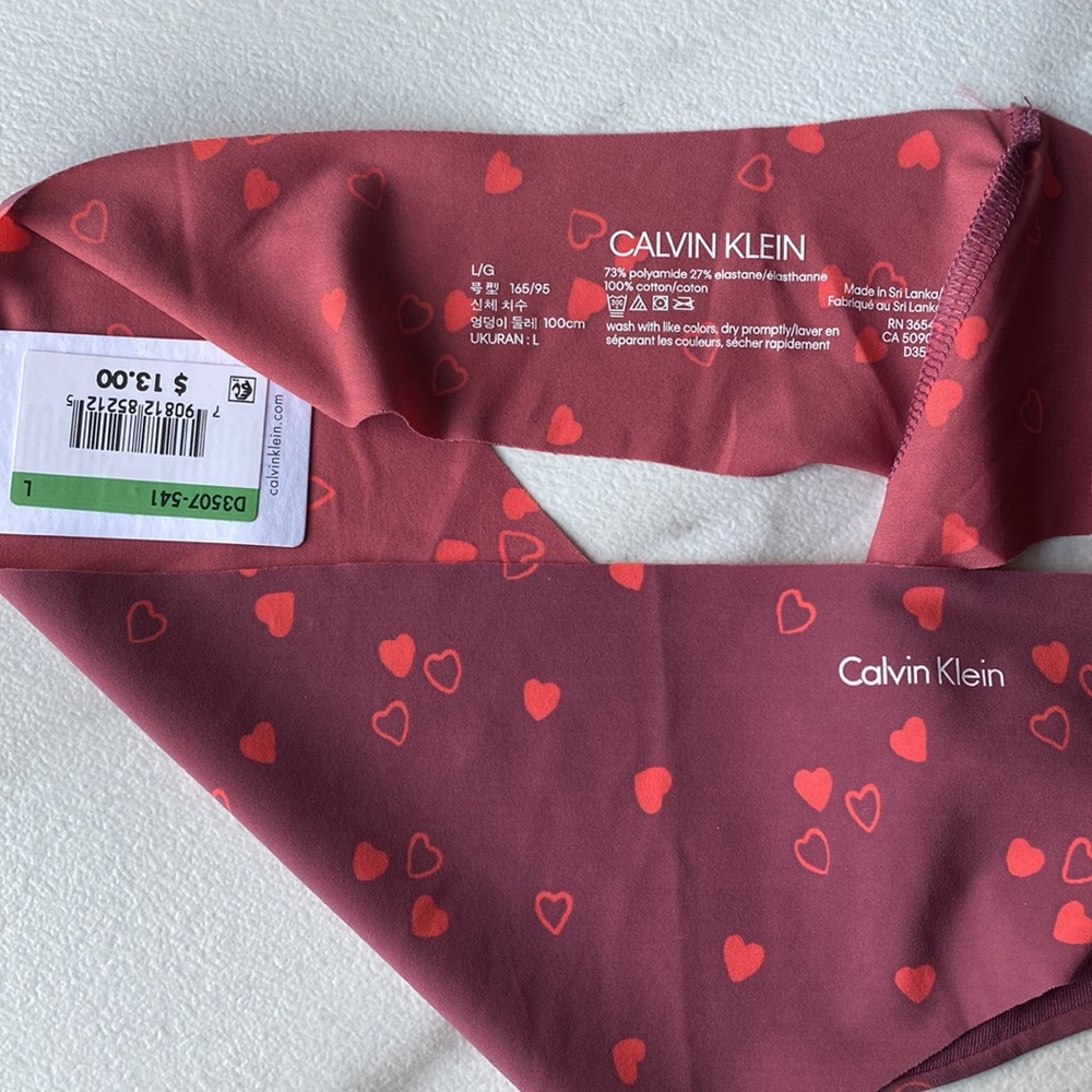 Calvin Klein - Picture 5 of 7